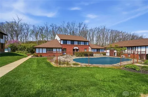 1823 Sheltering Tree Dr, West Carrollton, OH 45449