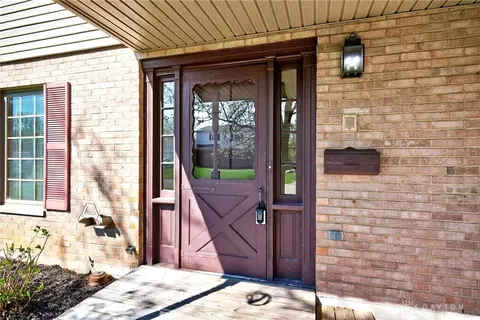 Exterior - 3233 Carrier Ave, Kettering, OH 45429 photo 5 of 9