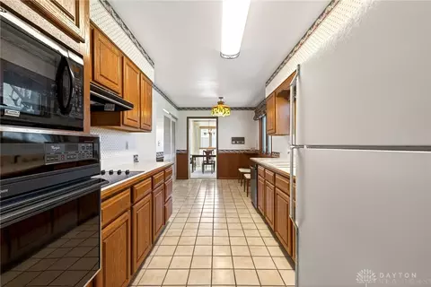 Kitchen - 3233 Carrier Ave, Kettering, OH 45429 photo 6 of 6