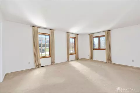 Living - 3233 Carrier Ave, Kettering, OH 45429 photo 2 of 6
