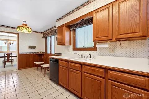 Kitchen - 3233 Carrier Ave, Kettering, OH 45429 photo 5 of 6