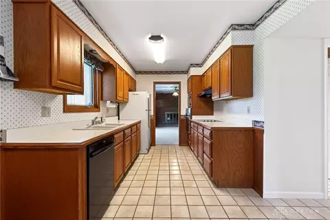 Kitchen - 3233 Carrier Ave, Kettering, OH 45429 photo 3 of 6