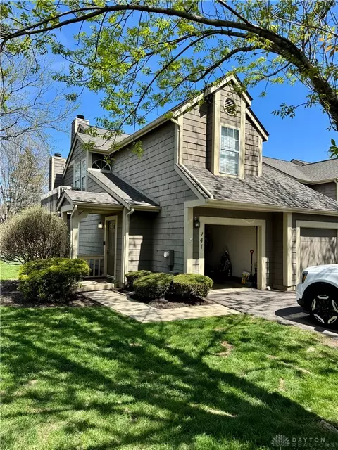 241 Queens Xing, Centerville, OH 45458