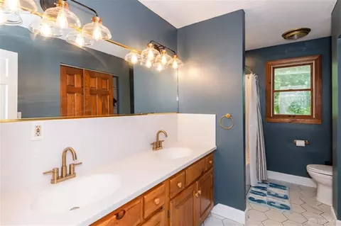 Bath - 4341 Lone Wolf Ave, Springfield, OH 45502 photo 5 of 6