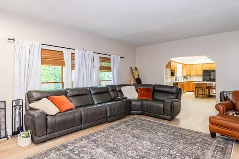 Living - 4341 Lone Wolf Ave, Springfield, OH 45502 photo 1 of 4