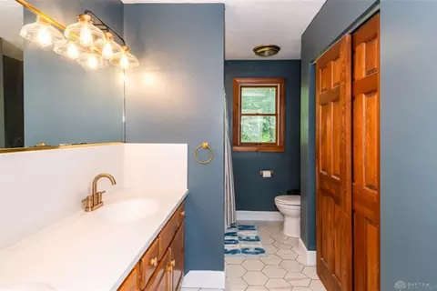 Bath - 4341 Lone Wolf Ave, Springfield, OH 45502 photo 6 of 6