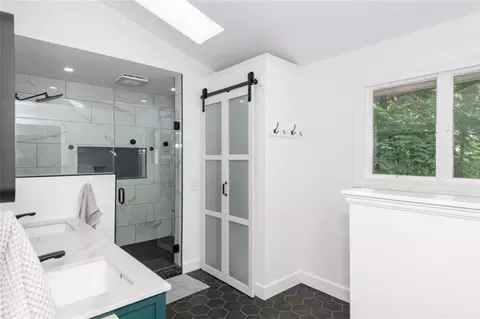 Bath - 4341 Lone Wolf Ave, Springfield, OH 45502 photo 2 of 6