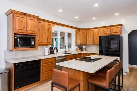 Kitchen - 4341 Lone Wolf Ave, Springfield, OH 45502 photo 2 of 6