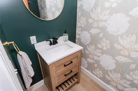 Bath - 4341 Lone Wolf Ave, Springfield, OH 45502 photo 1 of 6
