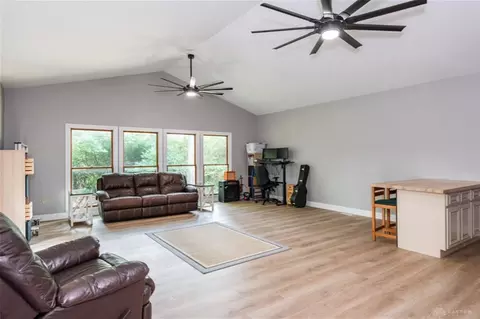 Living - 4341 Lone Wolf Ave, Springfield, OH 45502 photo 2 of 4