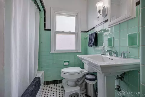 Bath - 6620 Britton Ave, Cincinnati, OH 45227 photo 1 of 2