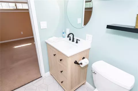 Bath - 426 Willowhurst Dr, Centerville, OH 45459 photo 3 of 7
