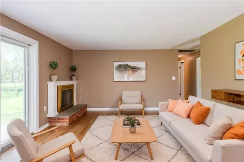 Living - 426 Willowhurst Dr, Centerville, OH 45459 photo 12 of 13