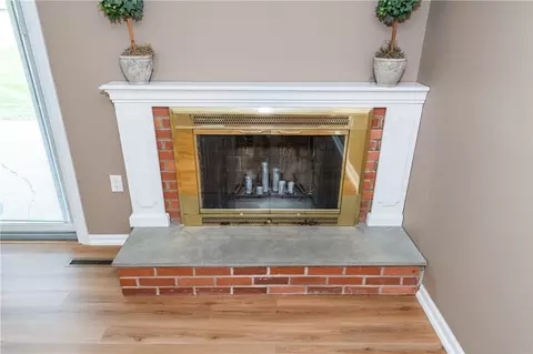 Living - 426 Willowhurst Dr, Centerville, OH 45459 photo 6 of 13