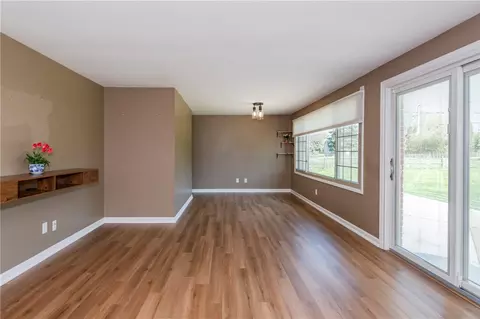 Living - 426 Willowhurst Dr, Centerville, OH 45459 photo 2 of 13