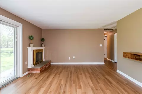 Living - 426 Willowhurst Dr, Centerville, OH 45459 photo 4 of 13