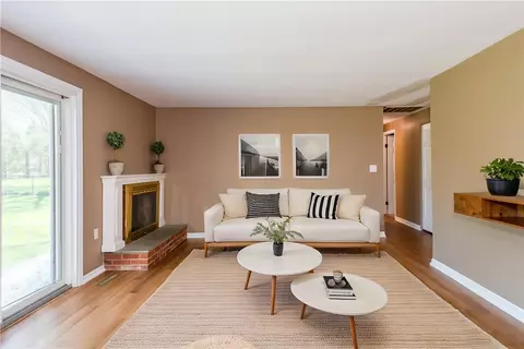 Living - 426 Willowhurst Dr, Centerville, OH 45459 photo 11 of 13