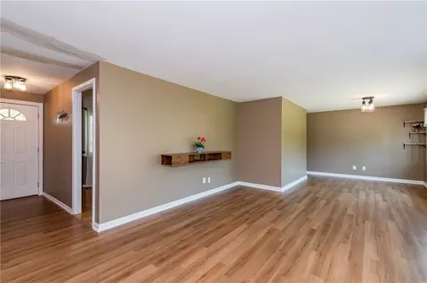 Living - 426 Willowhurst Dr, Centerville, OH 45459 photo 3 of 13