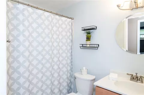 Bath - 426 Willowhurst Dr, Centerville, OH 45459 photo 5 of 7