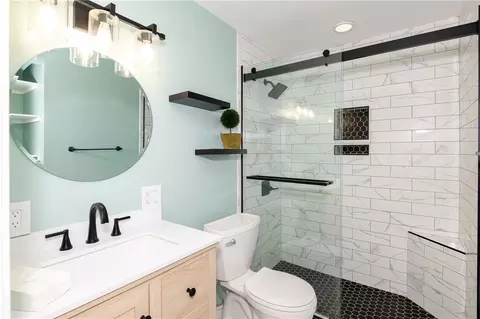 Bath - 426 Willowhurst Dr, Centerville, OH 45459 photo 1 of 7