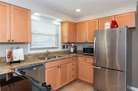 Kitchen - 426 Willowhurst Dr, Centerville, OH 45459 photo 3 of 7