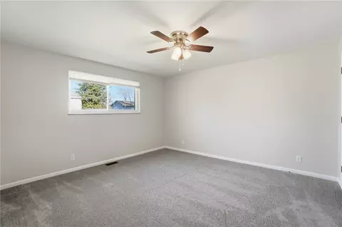 Bedroom - 1337 Heatherdale Dr, Kettering, OH 45429 photo 3 of 6