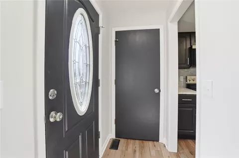 Entry Way - 1337 Heatherdale Dr, Kettering, OH 45429 photo 1 of 4