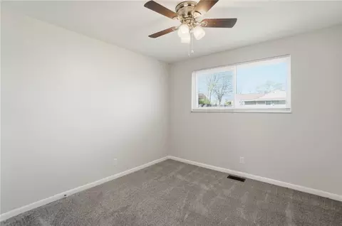 Bedroom - 1337 Heatherdale Dr, Kettering, OH 45429 photo 1 of 6