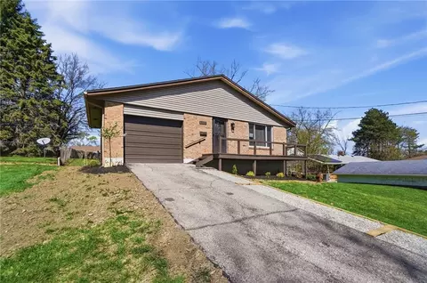 Exterior - 1337 Heatherdale Dr, Kettering, OH 45429 photo 3 of 7