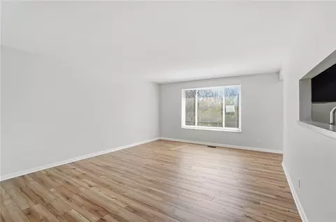 Living - 1337 Heatherdale Dr, Kettering, OH 45429 photo 4 of 4