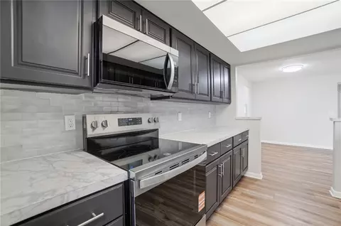 Kitchen - 1337 Heatherdale Dr, Kettering, OH 45429 photo 6 of 6