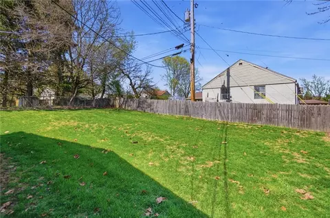 Exterior - 1337 Heatherdale Dr, Kettering, OH 45429 photo 6 of 7