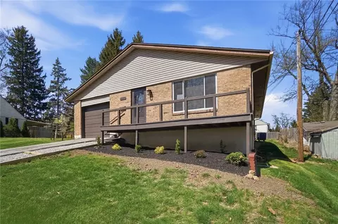 Exterior - 1337 Heatherdale Dr, Kettering, OH 45429 photo 2 of 7