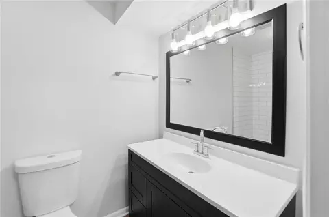 Bath - 1337 Heatherdale Dr, Kettering, OH 45429 photo 2 of 3
