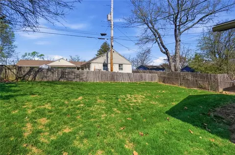 Exterior - 1337 Heatherdale Dr, Kettering, OH 45429 photo 5 of 7