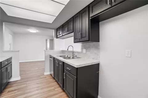 Kitchen - 1337 Heatherdale Dr, Kettering, OH 45429 photo 4 of 6