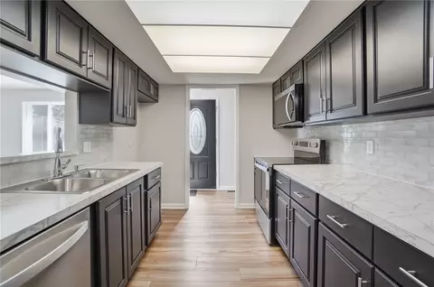 Kitchen - 1337 Heatherdale Dr, Kettering, OH 45429 photo 1 of 6