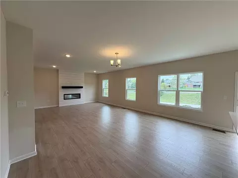 Living - 52 Chestnut St, Springboro, OH 45066 photo 2 of 2