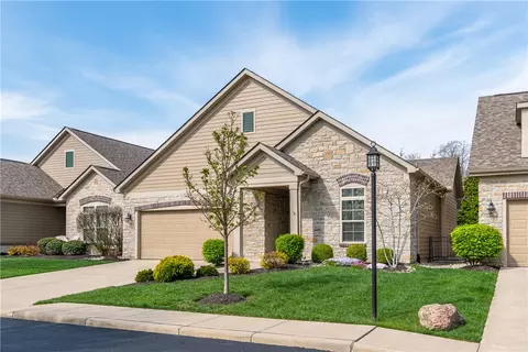 2799 Silver Maple Ln, Beavercreek, OH 45431