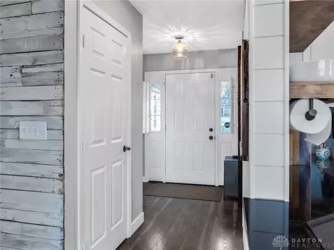 Entry Way - 3314 Sharon Ave, Kettering, OH 45429 photo 1 of 6