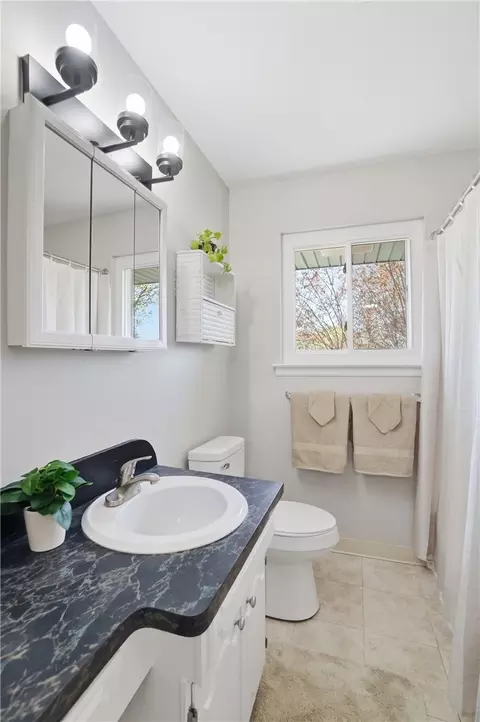 Bath - 3428 Pobst Dr, Kettering, OH 45420 photo 3 of 4