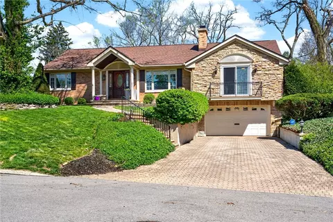 3432 Indian Hill Dr, Kettering, OH 45429