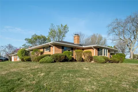 Exterior - 1030 Chateau Dr, Kettering, OH 45429 photo 3 of 3