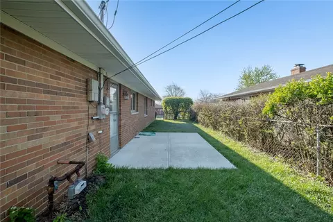 Exterior - 1030 Chateau Dr, Kettering, OH 45429 photo 2 of 3