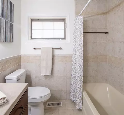 Bath - 1030 Chateau Dr, Kettering, OH 45429 photo 2 of 2