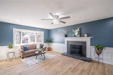 Living - 1030 Chateau Dr, Kettering, OH 45429 photo 2 of 4