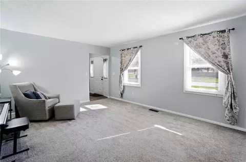 Living - 7851 Millerton Dr, Centerville, OH 45459 photo 2 of 5