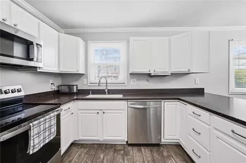 Kitchen - 7851 Millerton Dr, Centerville, OH 45459 photo 2 of 3