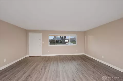 Living - 4606 Winchester Dr, Kettering, OH 45429 photo 4 of 5