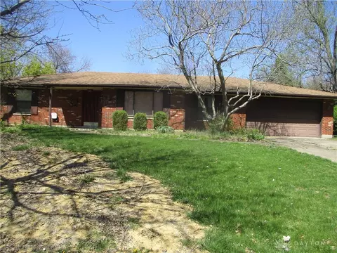 1921 Washington Creek Ln, Centerville, OH 45458